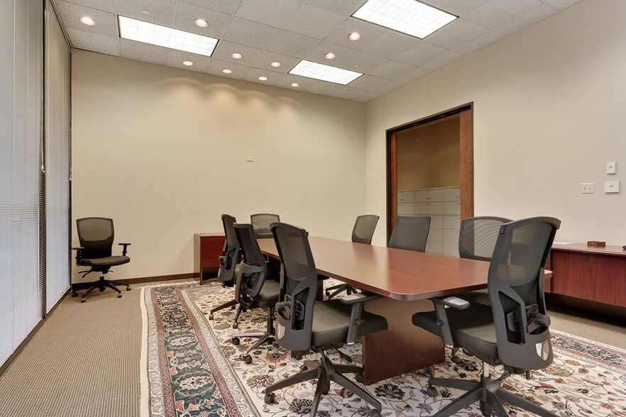 More Photos Of 8555 United Plaza Blvd, Baton Rouge Office For Lease