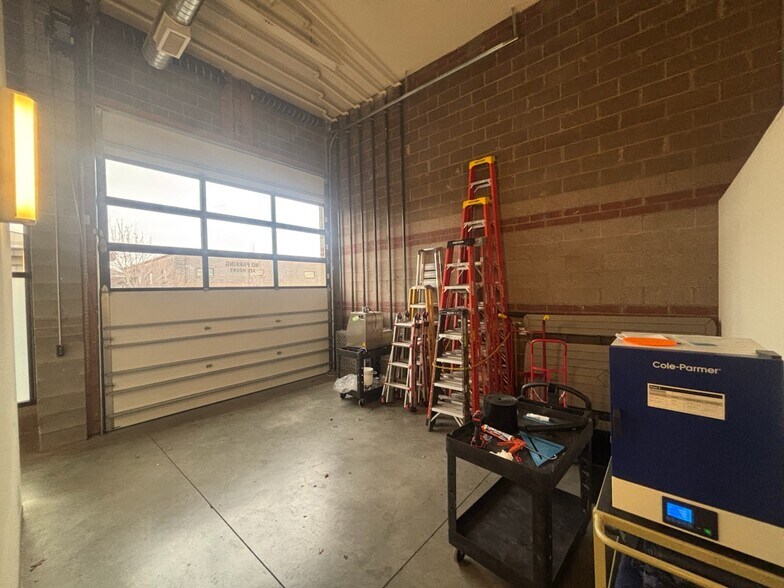 More Photos Of 63056 NE Lower Meadow Dr, Bend Light Distribution For Lease