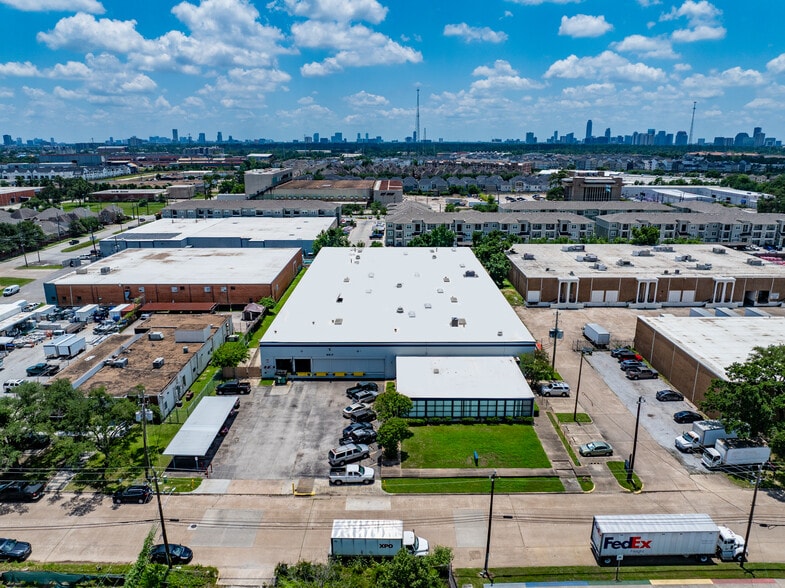 More Photos Of 6817 Wynnwood Dr, Houston Warehouse For Lease