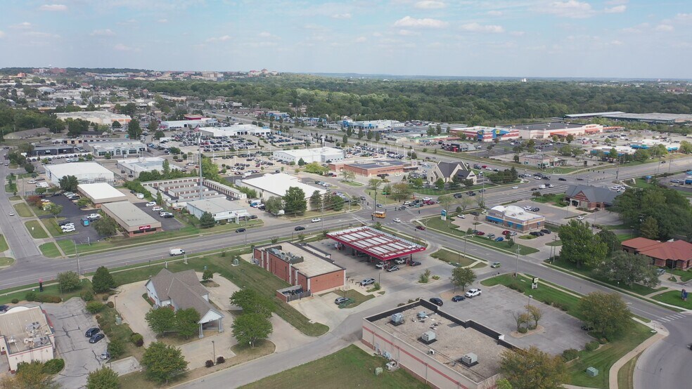 More Photos Of 2221 W 31st St, Lawrence Bank For Lease