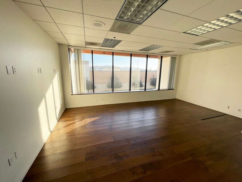 More Photos Of 5155 Goldman Ave, Moorpark Manufacturing For Lease