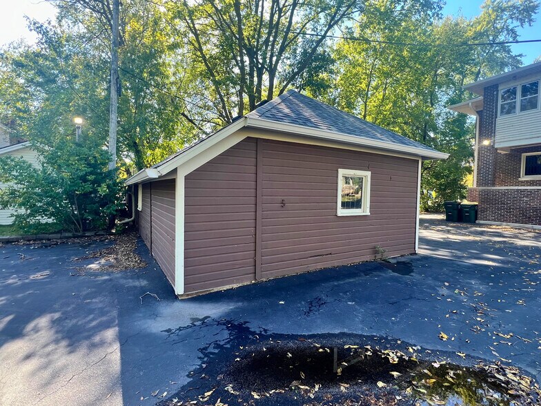 More Photos Of 232 S Batavia Ave, Batavia Office For Sale