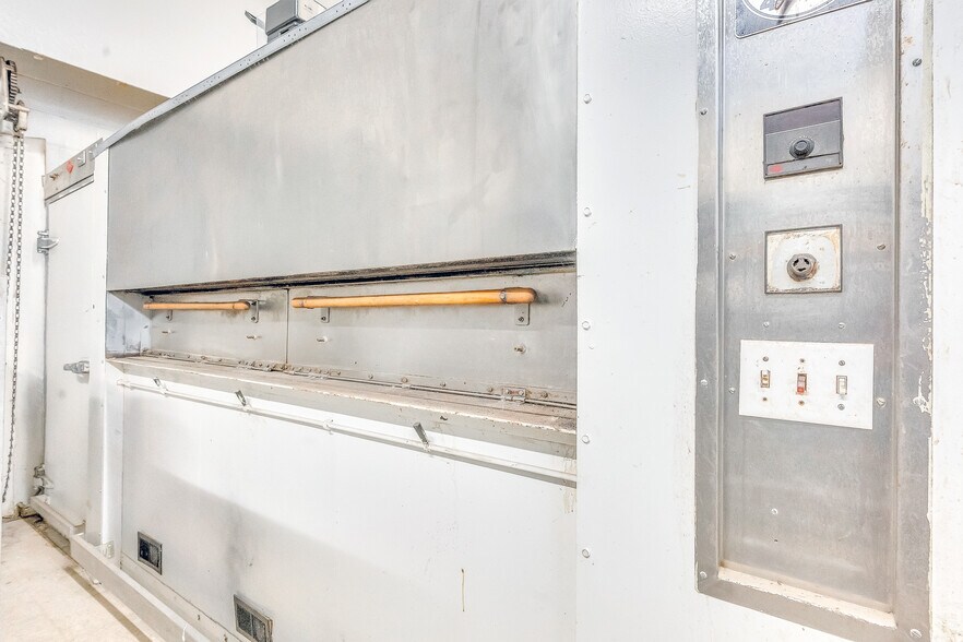 More Photos Of 1520 Center Ave, Dos Palos Storefront For Sale