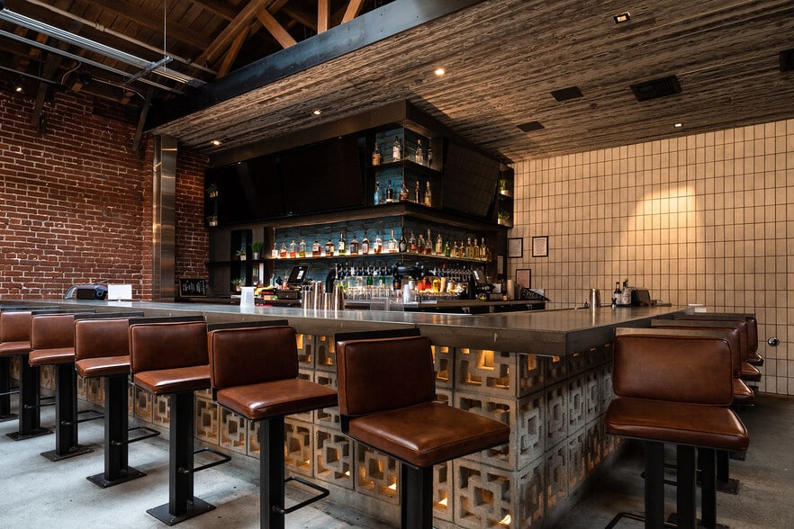 More Photos Of 30 W Green St, Pasadena Storefront For Lease