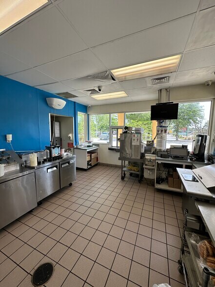 More Photos Of 7253 103rd St, Jacksonville General Retail For Sale