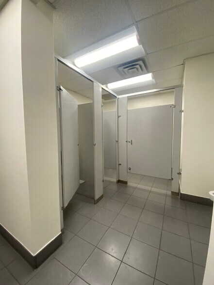 More Photos Of 20 Country Club Dr, Downingtown Medical For Lease