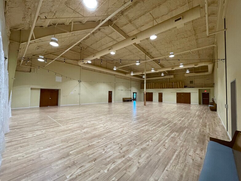 More Photos Of 1505 Airport Rd, Rockwall Flex For Lease