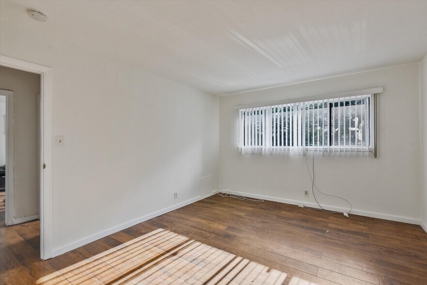 More Photos Of 1927 82nd Ave, Oakland Apartments For Sale