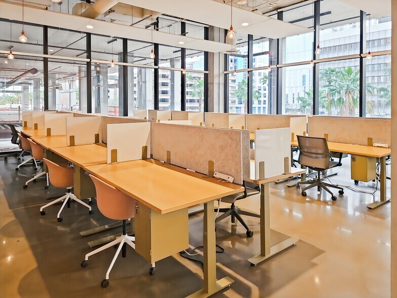 More Photos Of 200 W Monroe St, Phoenix Coworking Space