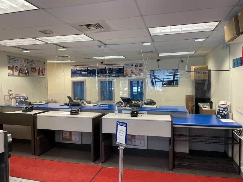 More Photos Of 441 N Lake St, Madison Storefront Retail Office For Sale