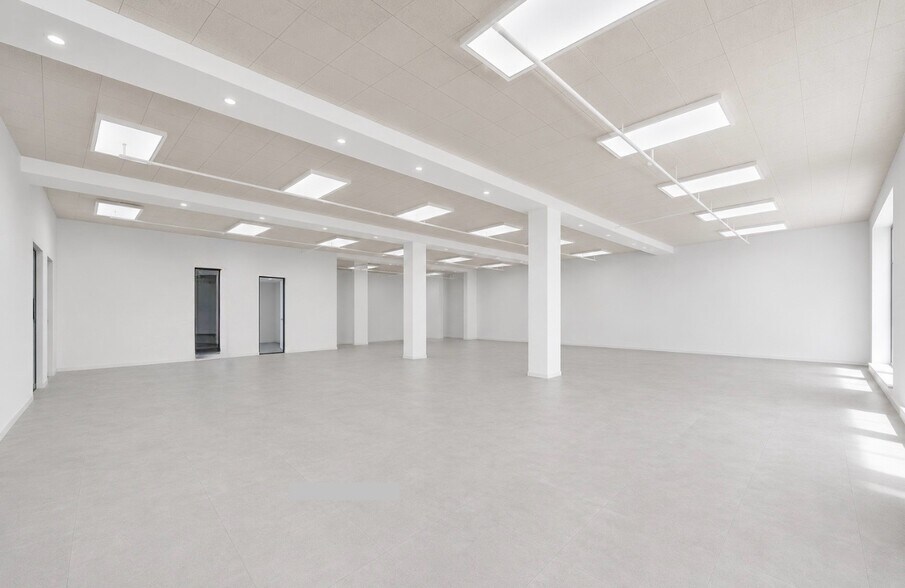 More Photos Of 10-14 Mccaul St, Toronto Office For Lease