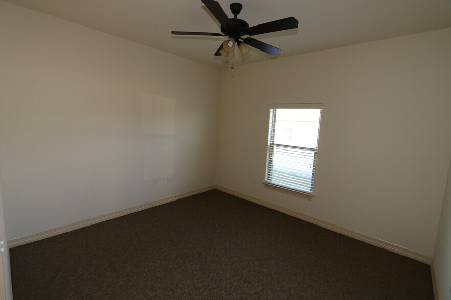 More Photos Of 2851 Joe Dimaggio Blvd, Round Rock Office For Sale