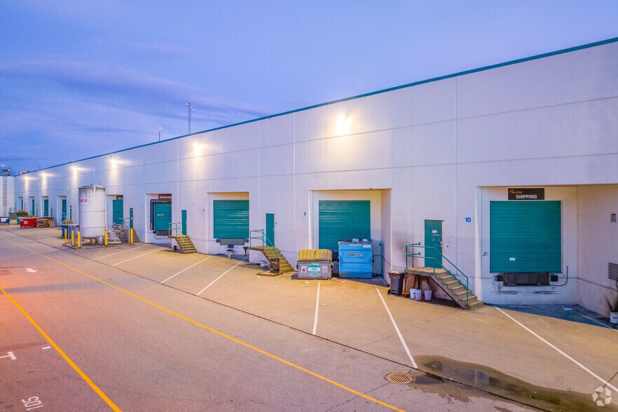 More Photos Of 1673-1689 Cliveden Ave, Delta Flex For Sale