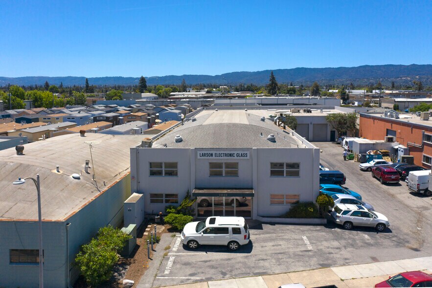 More Photos Of 2840 Bay Rd, Redwood City Warehouse For Sale