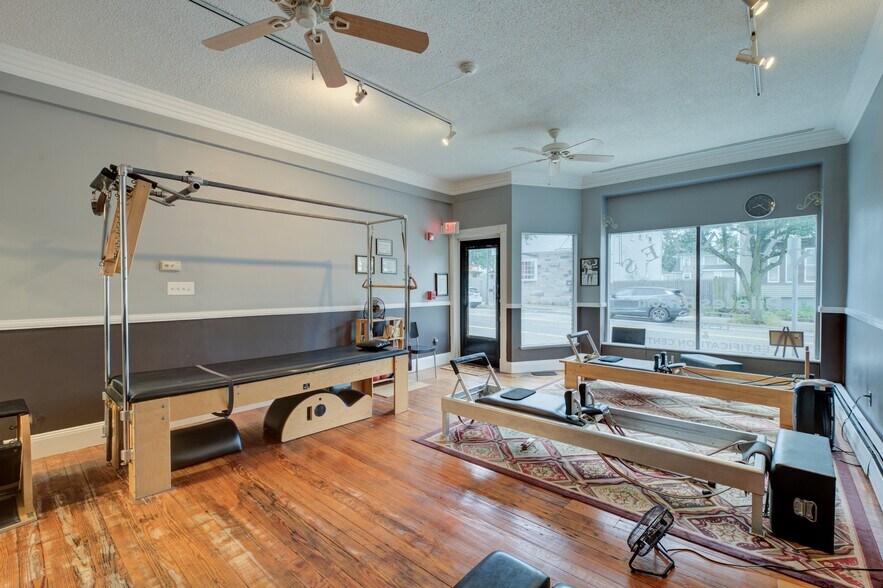 More Photos Of 257 Warren Ave, East Providence Storefront For Sale
