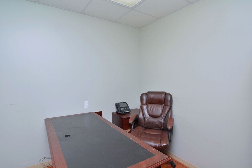 More Photos Of 803 N Jackson St, Albany Office For Lease