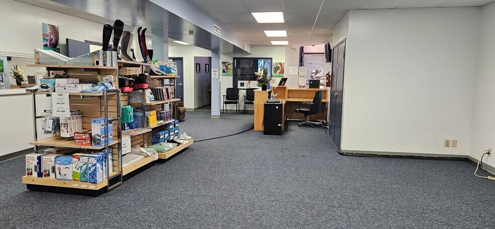 More Photos Of 94-479 Ukee St, Waipahu Flex For Lease