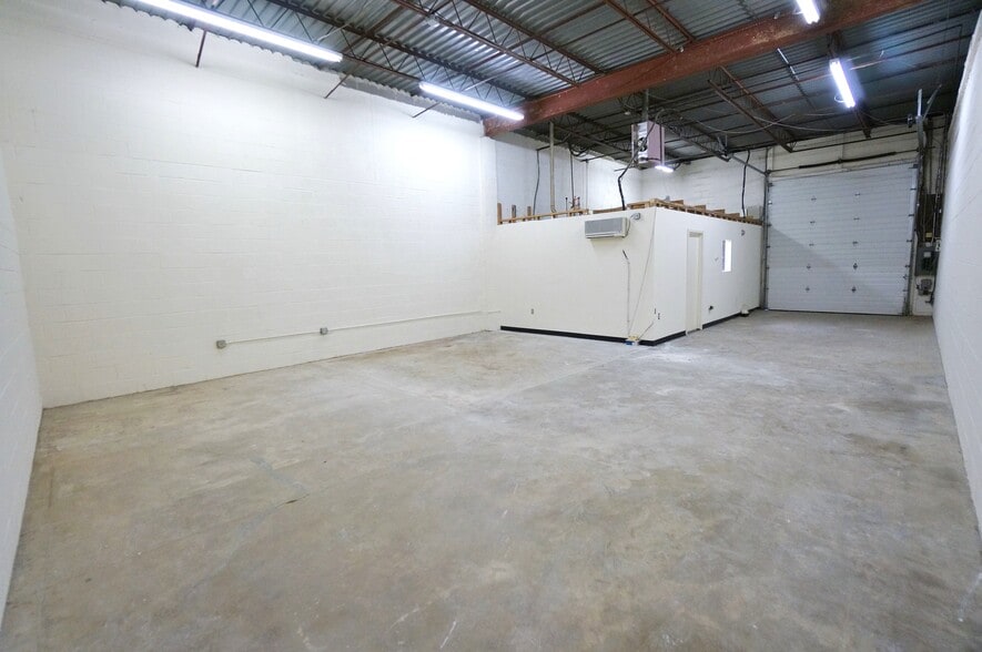 More Photos Of 2201-2353 Distribution Cir, Silver Spring Warehouse For Lease