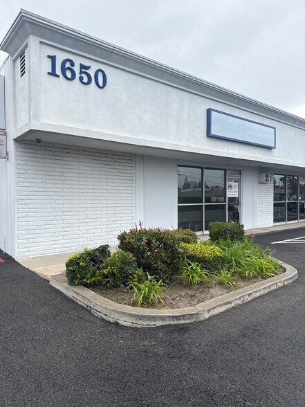 More Photos Of 1650 N Glassell St, Orange Light Distribution For Lease