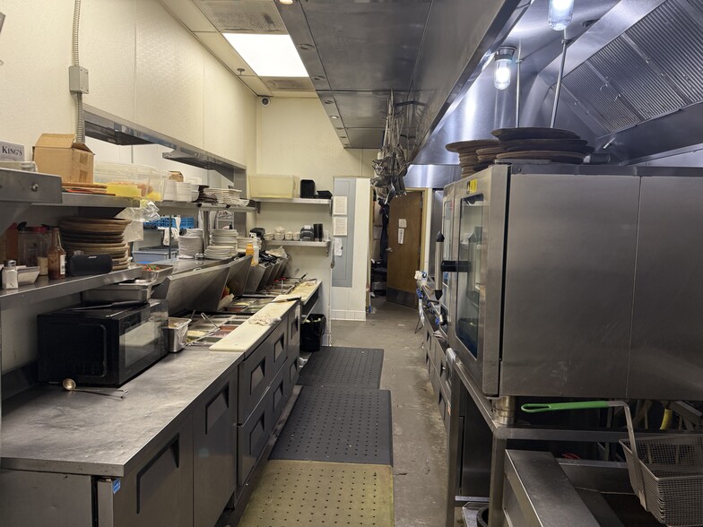 More Photos Of 3115 E Campus Pointe Dr, Fresno Freestanding For Lease
