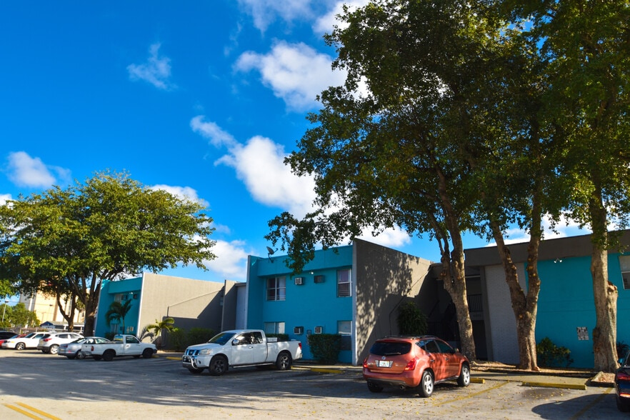 More Photos Of 6000 NW 7th St, Margate Apartments For Sale