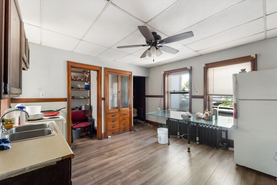 More Photos Of 3015 S 13th St, Milwaukee Storefront Retail Office For Sale