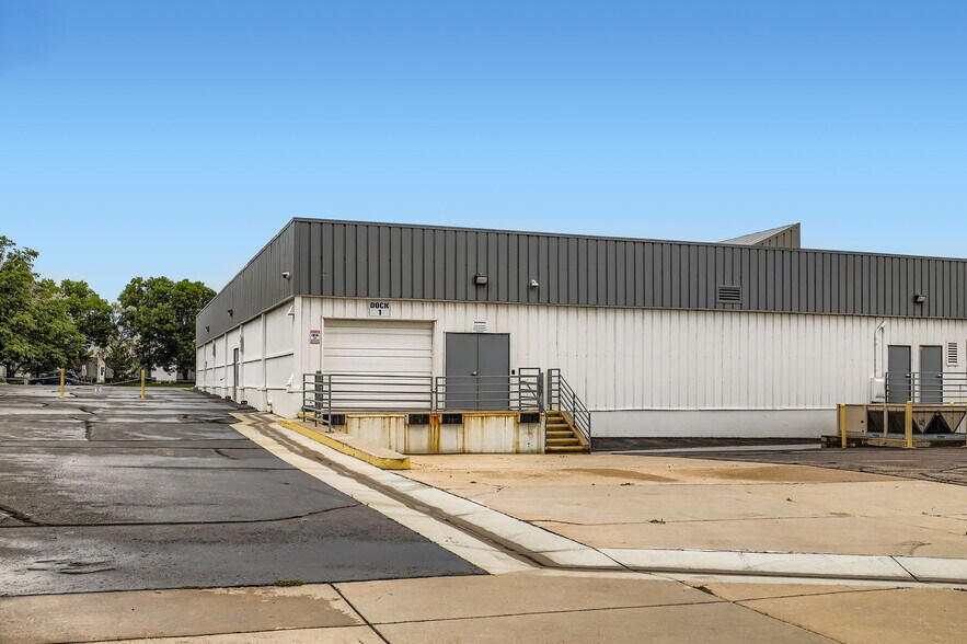 More Photos Of 6542 Fig St, Arvada Warehouse For Sale