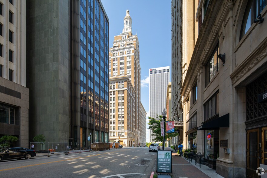 More Photos Of 320 S Boston Ave, Tulsa Office For Sale