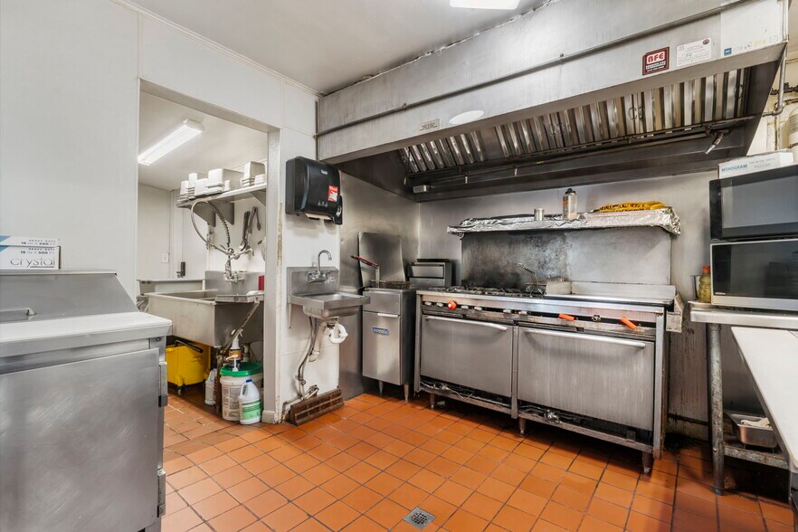 More Photos Of 1107-1109 W 76 Country Blvd, Branson General Retail For Sale