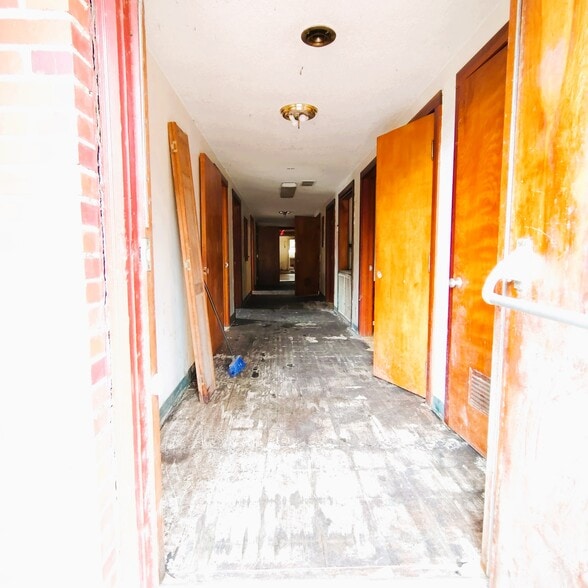 More Photos Of 102 Market St, Timmonsville Medical For Sale