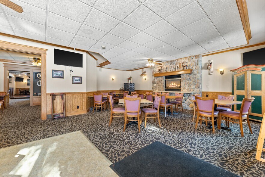 More Photos Of N67W33525 County Road K, Oconomowoc General Retail For Sale