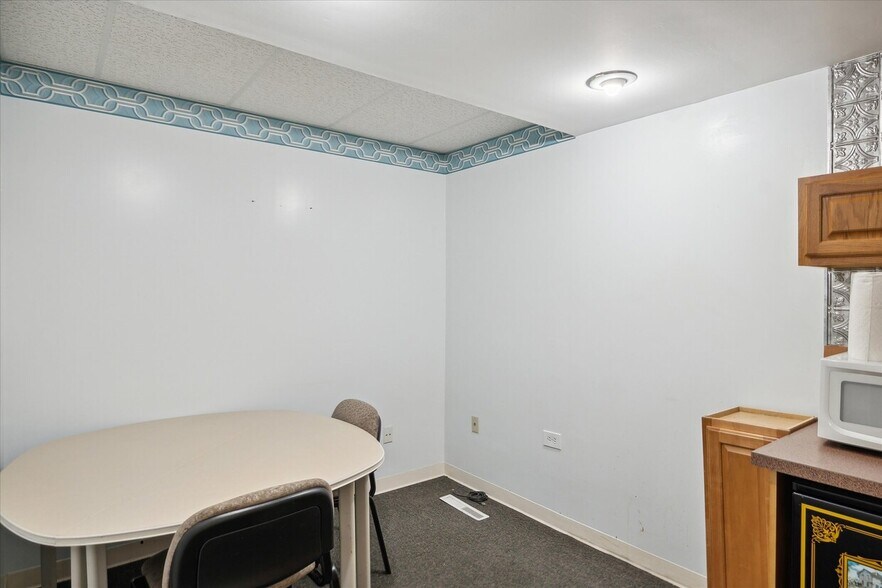 More Photos Of 22610 Rosewood St, Oak Park Office Residential For Sale