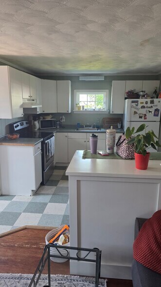 More Photos Of 741 Main Rd & 2 Haskins Rd, Tiverton Storefront Retail Residential For Sale
