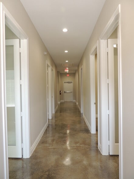 More Photos Of 1904 Longmire Rd, Conroe Unknown For Lease