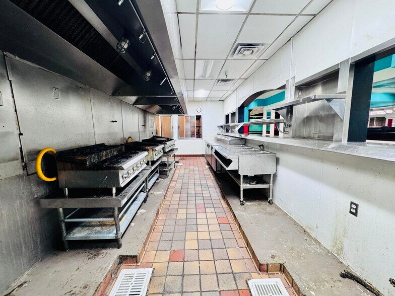 More Photos Of 1987 Hilltop Dr, Redding General Retail For Lease