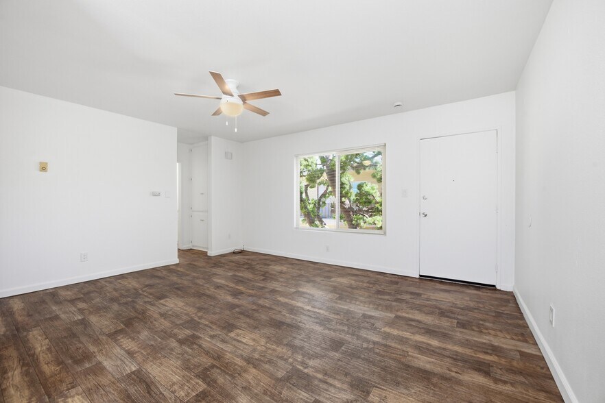 More Photos Of 635 Emory St, Imperial Beach Apartments For Sale