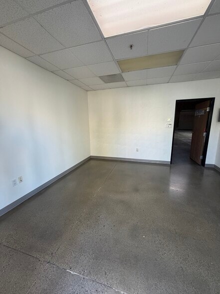 More Photos Of 42095 Zevo Dr, Temecula Warehouse For Lease