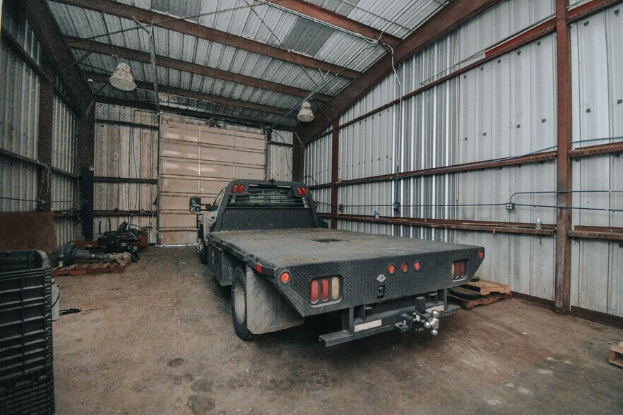 More Photos Of 13102 N Navarro St, Victoria Flex For Lease