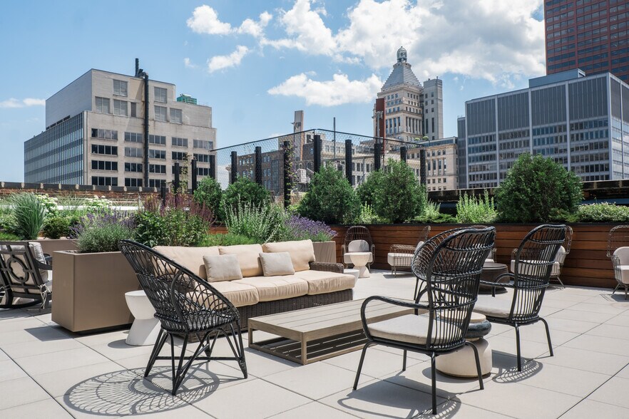 More Photos Of 30 E Adams St, Chicago Apartments For Lease