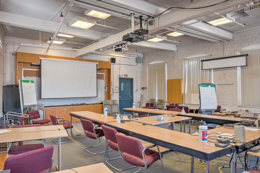 More Photos Of 96 Congress St, Keene Refrigeration Cold Storage For Sale