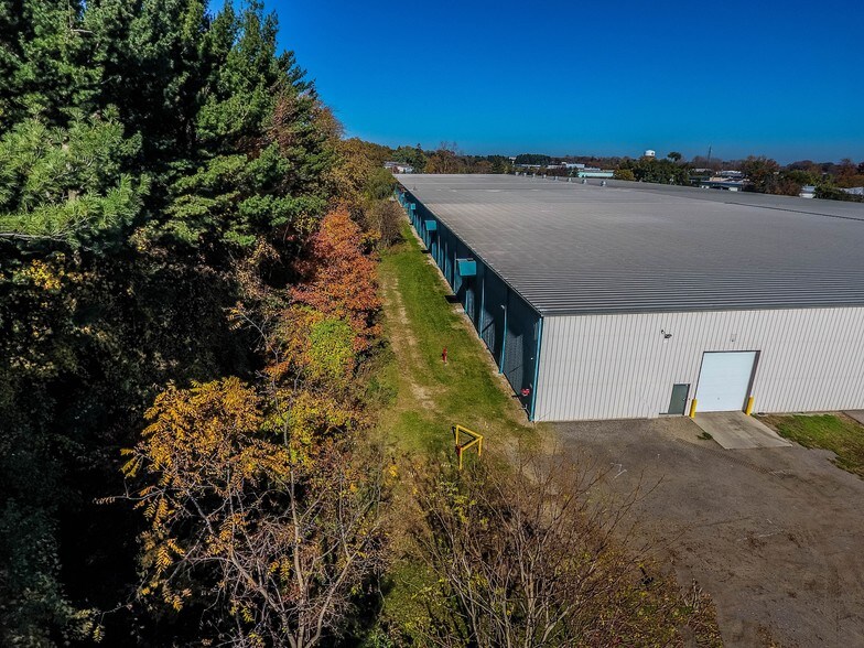 More Photos Of 2024 Hawthorne Ave, Saint Joseph Distribution For Lease
