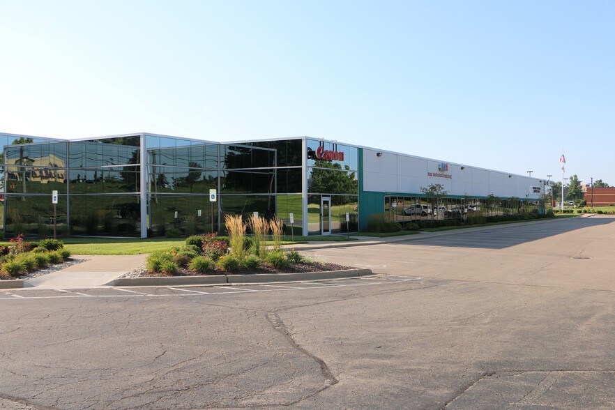 More Photos Of 4900 Parkway Dr, Mason Flex For Lease