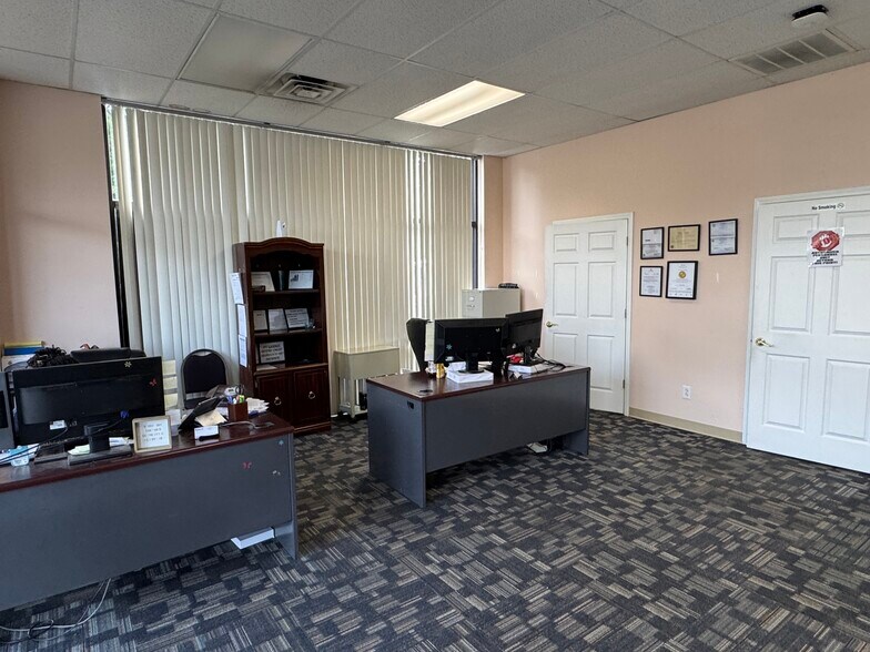 More Photos Of 1520 Memorial Blvd, Murfreesboro General Retail For Lease