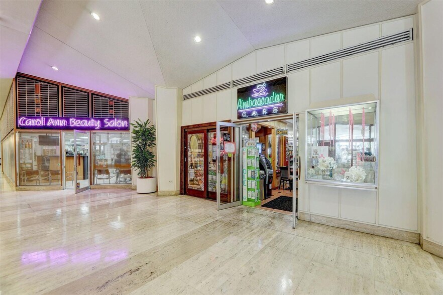 More Photos Of 825 Brickell Bay Dr, Miami Apartments For Lease