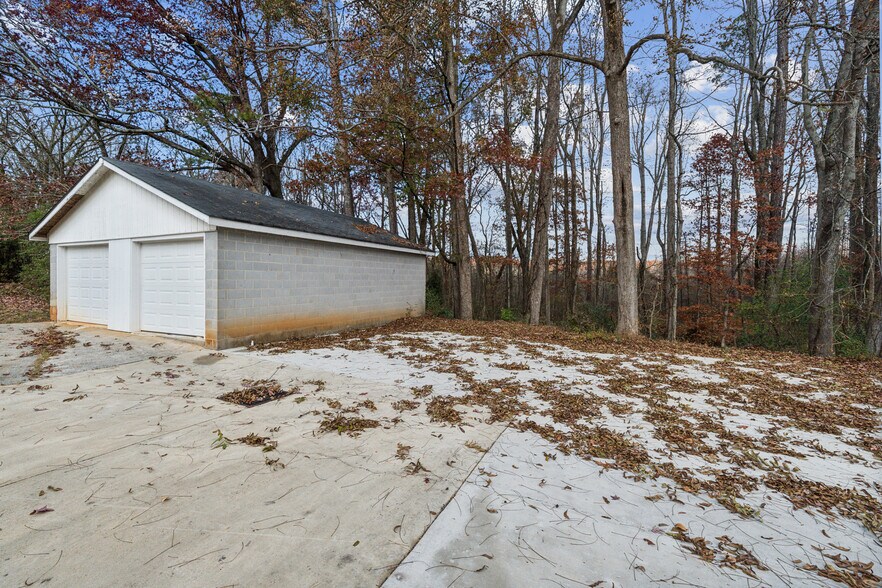 More Photos Of 5615 Cumming Hwy, Canton General Retail For Sale