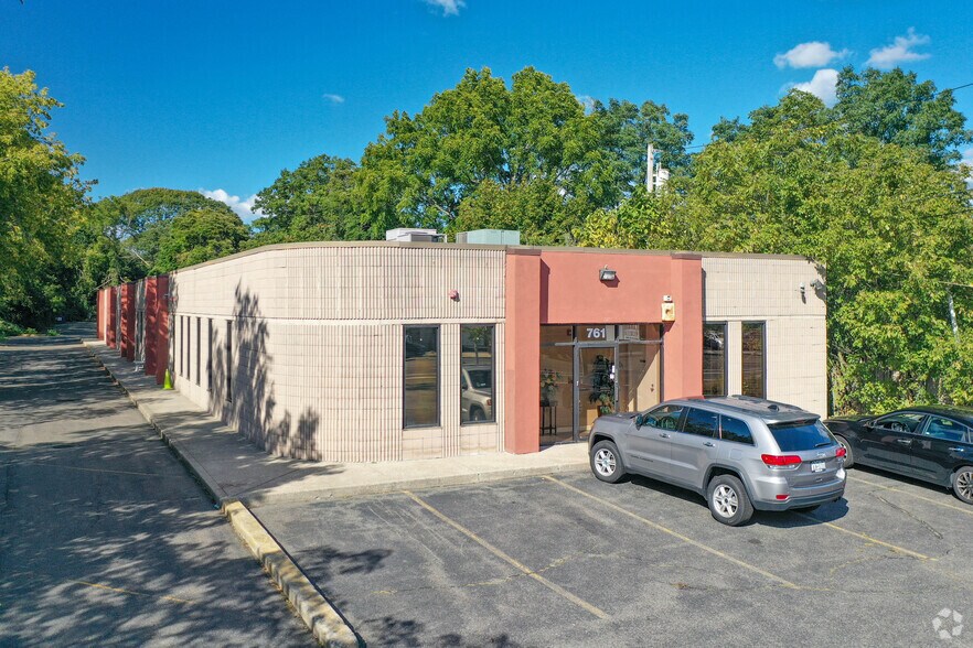 More Photos Of 761-765 Middle Country Rd, Selden Office For Lease