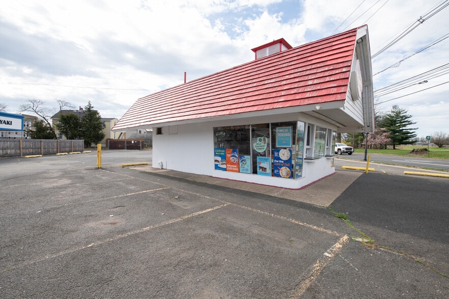 More Photos Of 735 E Hazelwood Ave, Rahway Freestanding For Sale