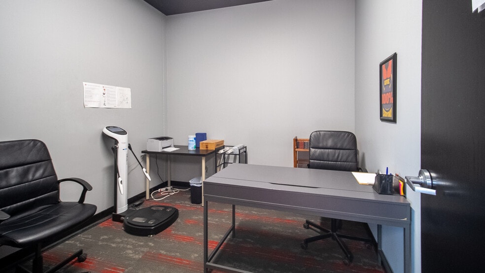 More Photos Of 2625 Highway 14 W, Rochester Flex For Lease