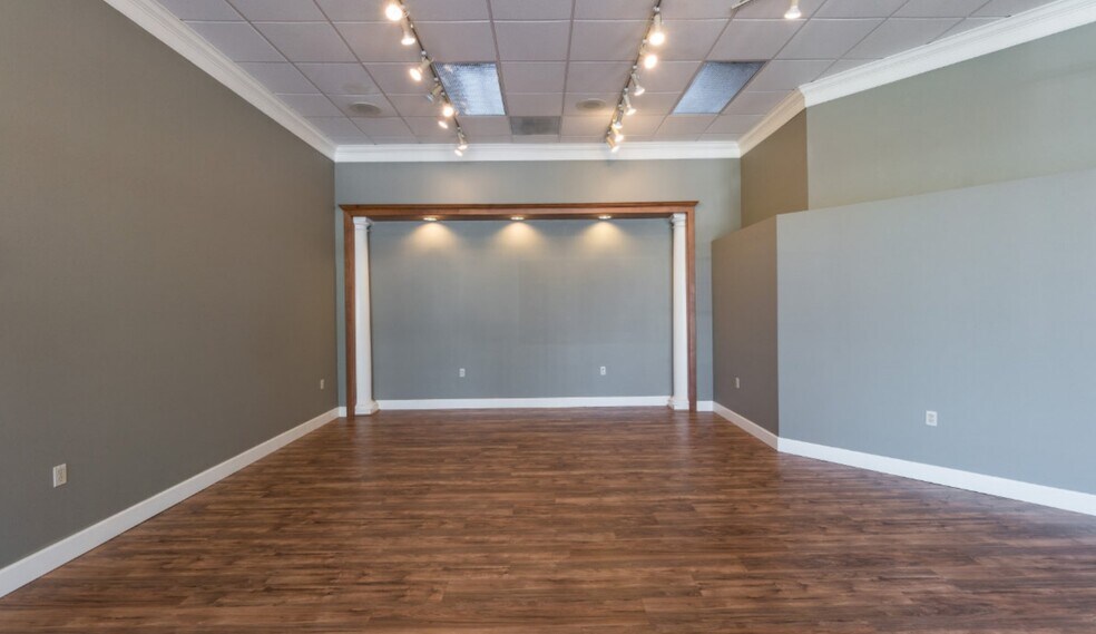 More Photos Of 1175-1179 McVey Ave, Lake Oswego Storefront Retail Office For Lease