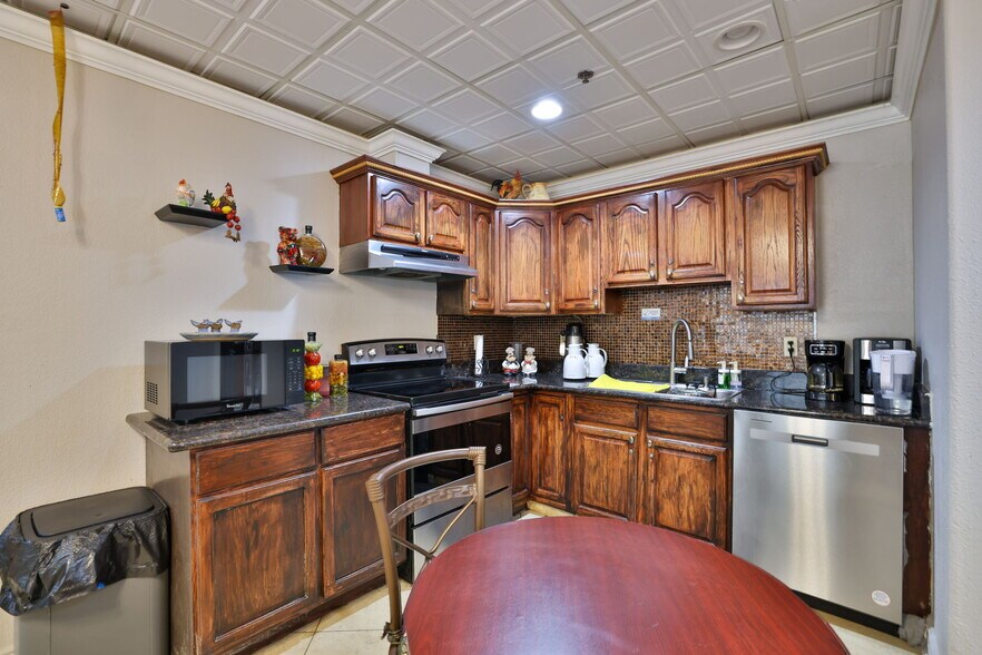 More Photos Of 8350 Razorback Rd, Colorado Springs Hotel For Sale